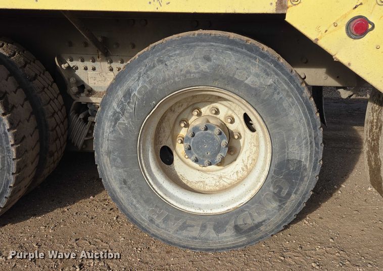 image for item ES2658 2004 Kenworth W900 ready mix truck