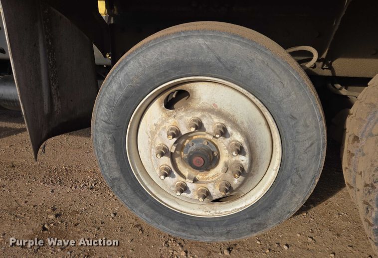 image for item ES2658 2004 Kenworth W900 ready mix truck