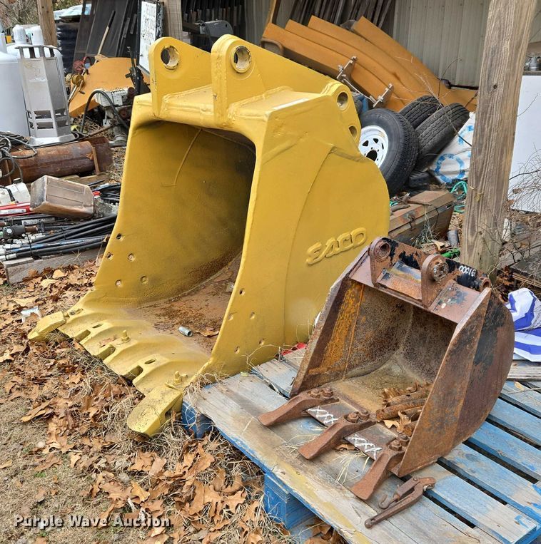 image for item ET5454 ESCO/JCB (2) excavator buckets