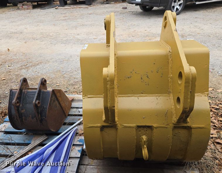 image for item ET5454 ESCO/JCB (2) excavator buckets