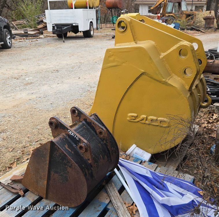 image for item ET5454 ESCO/JCB (2) excavator buckets