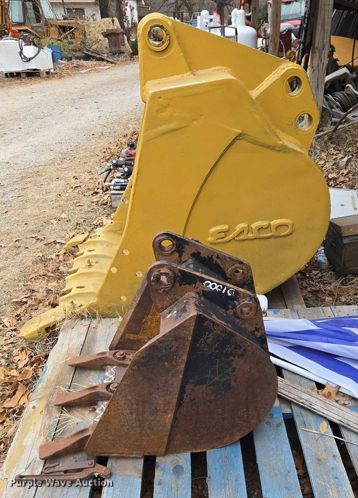 image for item ET5454 ESCO/JCB (2) excavator buckets