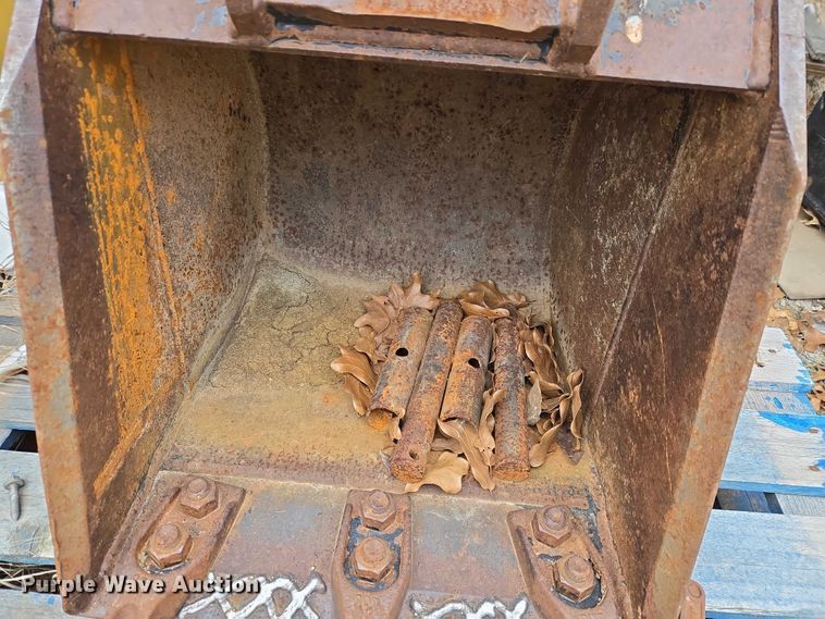 image for item ET5454 ESCO/JCB (2) excavator buckets