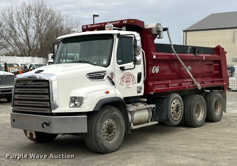 image for item ET6776 2017 Freightliner 114SD dump truck