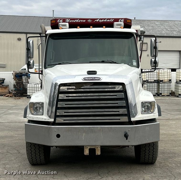 image for item ET6776 2017 Freightliner 114SD dump truck