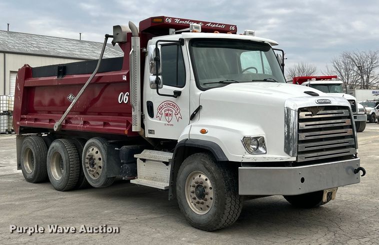 image for item ET6776 2017 Freightliner 114SD dump truck