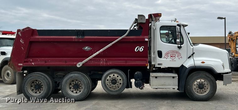 image for item ET6776 2017 Freightliner 114SD dump truck