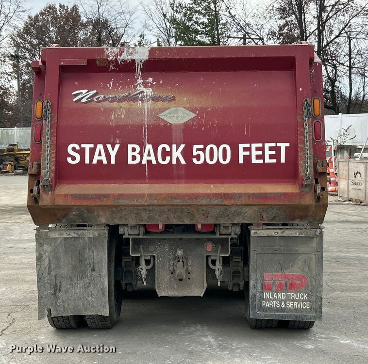 image for item ET6776 2017 Freightliner 114SD dump truck