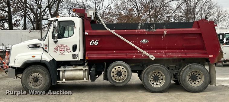 image for item ET6776 2017 Freightliner 114SD dump truck