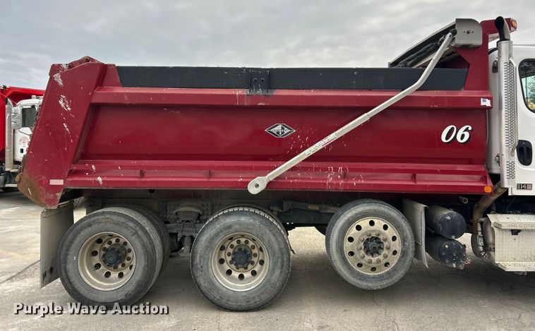 image for item ET6776 2017 Freightliner 114SD dump truck