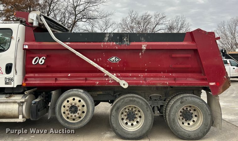 image for item ET6776 2017 Freightliner 114SD dump truck