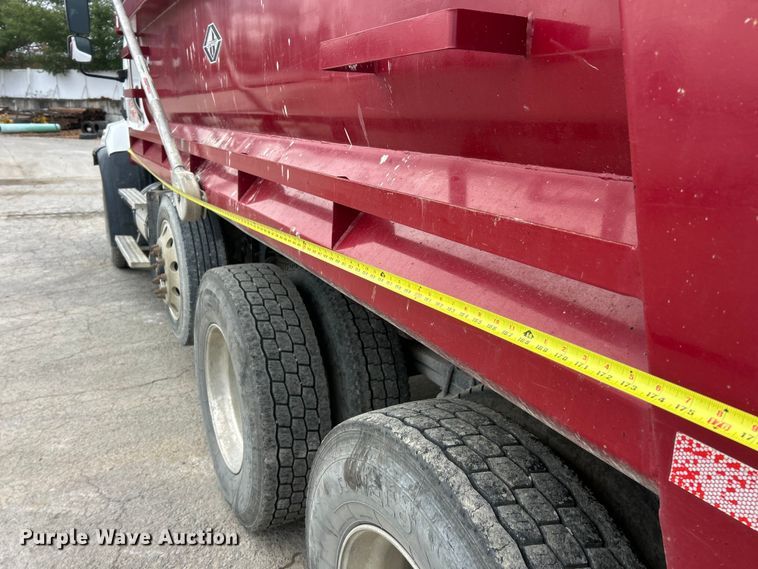 image for item ET6776 2017 Freightliner 114SD dump truck