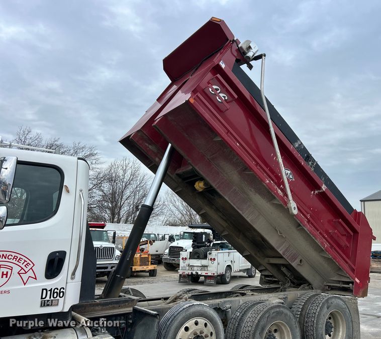 image for item ET6776 2017 Freightliner 114SD dump truck