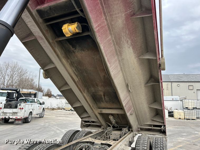 image for item ET6776 2017 Freightliner 114SD dump truck