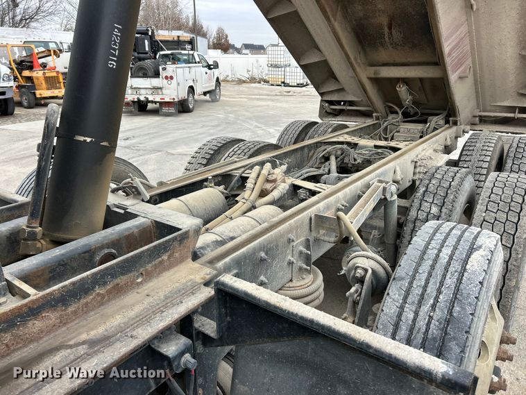 image for item ET6776 2017 Freightliner 114SD dump truck