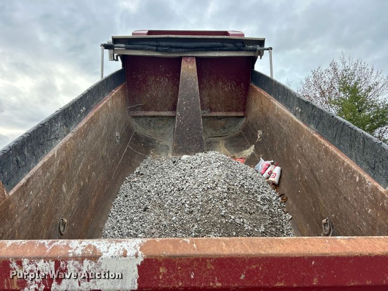 image for item ET6776 2017 Freightliner 114SD dump truck