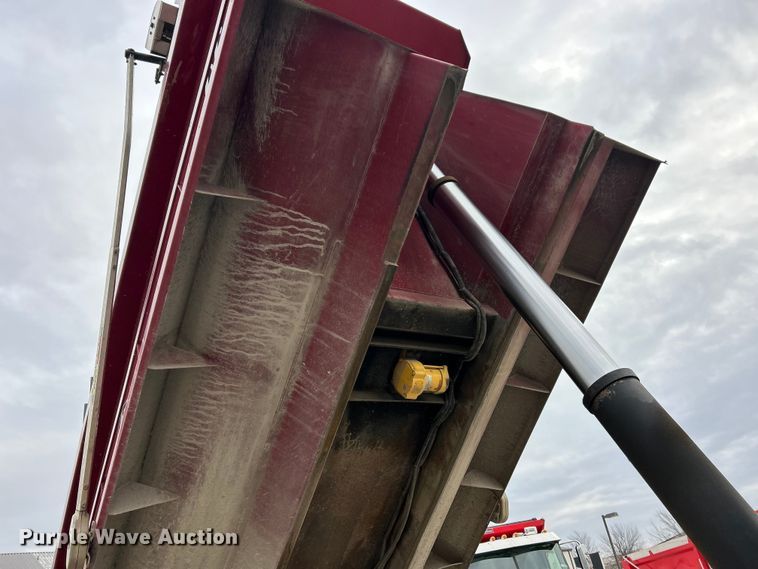 image for item ET6776 2017 Freightliner 114SD dump truck