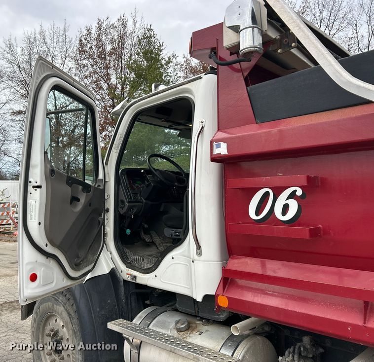 image for item ET6776 2017 Freightliner 114SD dump truck