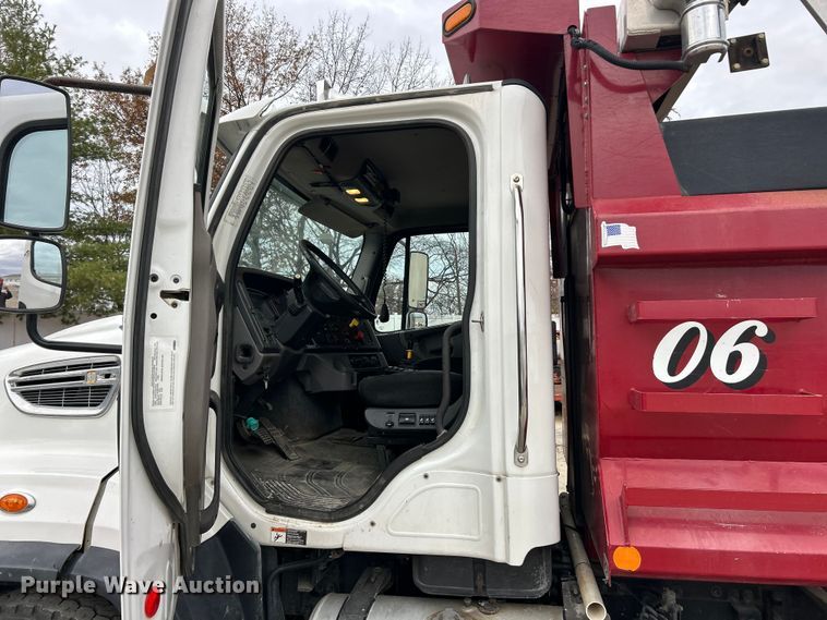 image for item ET6776 2017 Freightliner 114SD dump truck