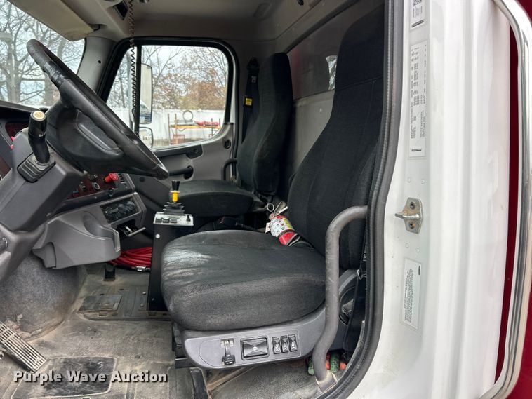 image for item ET6776 2017 Freightliner 114SD dump truck