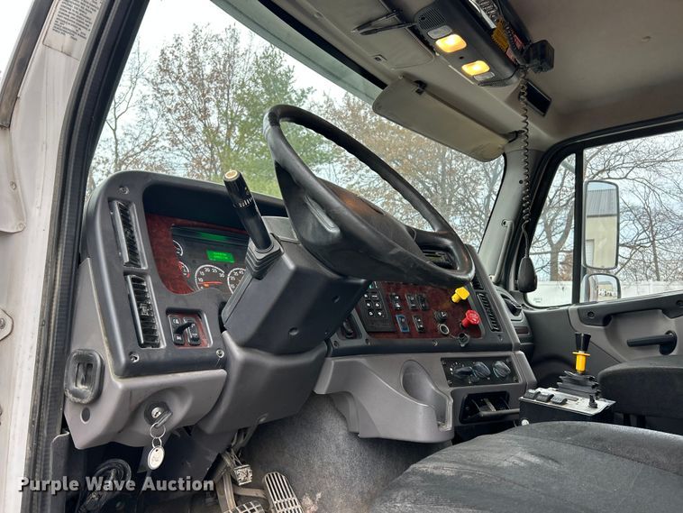 image for item ET6776 2017 Freightliner 114SD dump truck