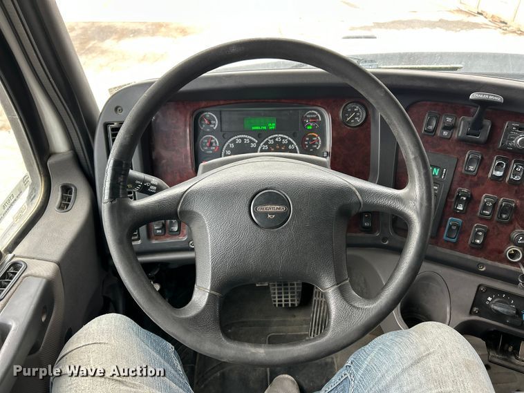 image for item ET6776 2017 Freightliner 114SD dump truck