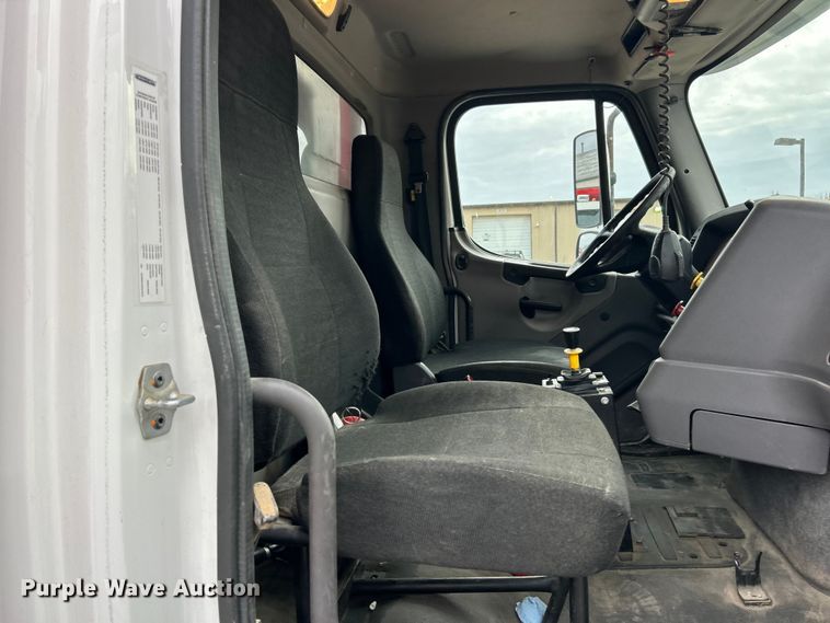 image for item ET6776 2017 Freightliner 114SD dump truck