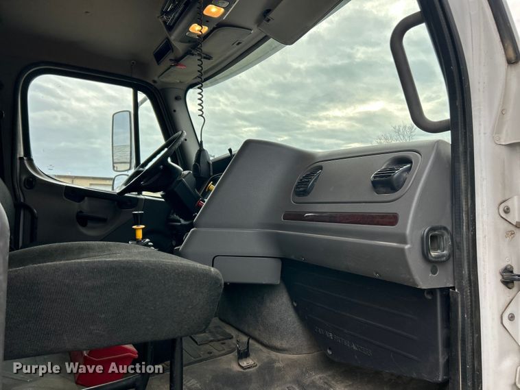 image for item ET6776 2017 Freightliner 114SD dump truck