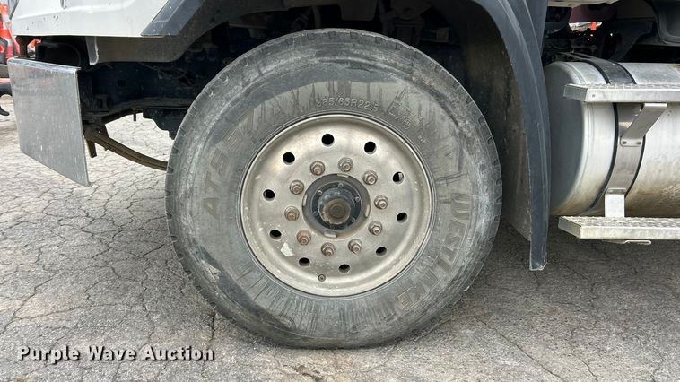 image for item ET6776 2017 Freightliner 114SD dump truck