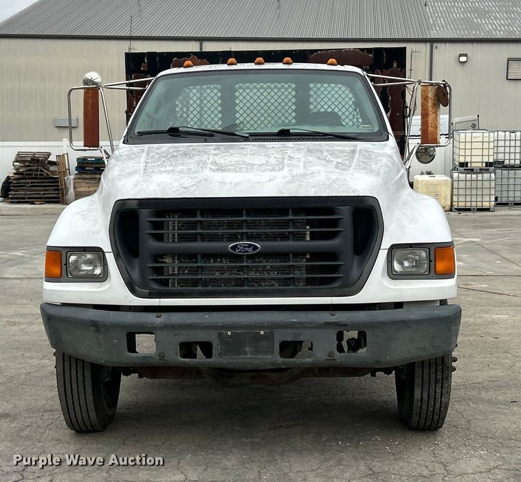 image for item ET6777 2003 Ford F650 Super Duty flatbed truck