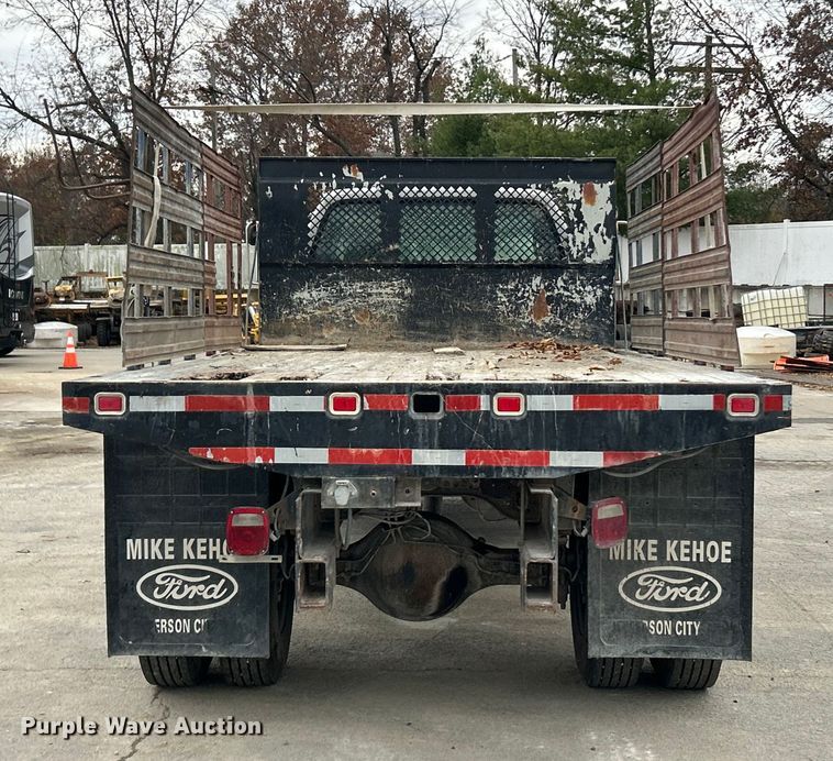 image for item ET6777 2003 Ford F650 Super Duty flatbed truck