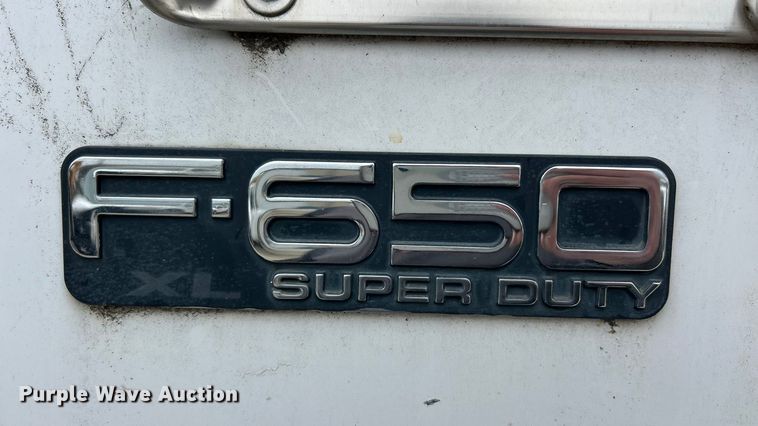 image for item ET6777 2003 Ford F650 Super Duty flatbed truck