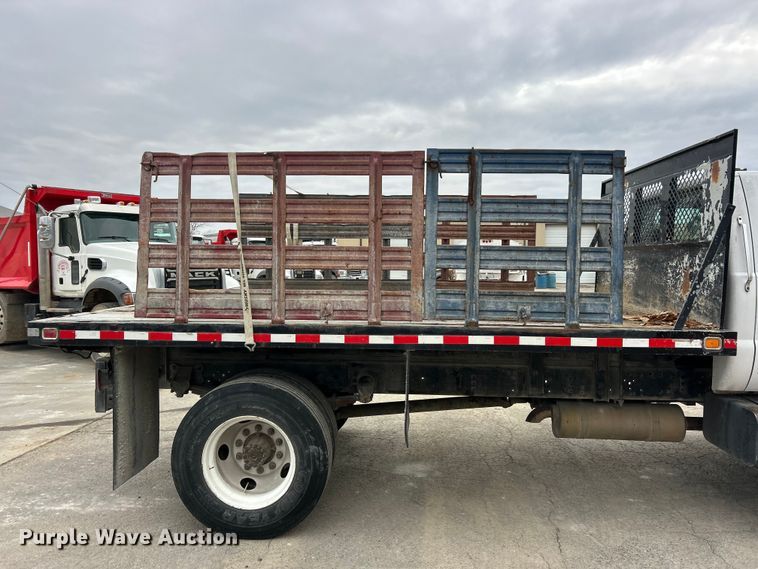 image for item ET6777 2003 Ford F650 Super Duty flatbed truck