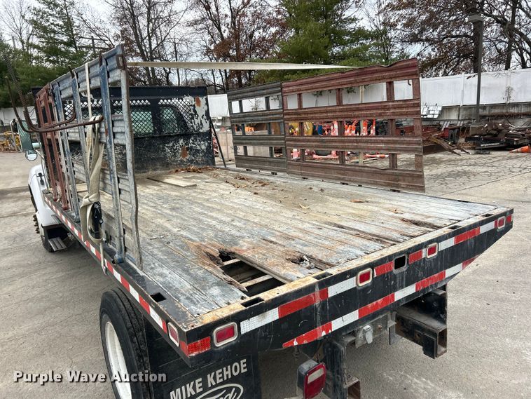 image for item ET6777 2003 Ford F650 Super Duty flatbed truck