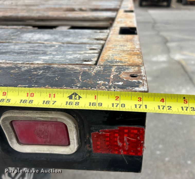 image for item ET6777 2003 Ford F650 Super Duty flatbed truck