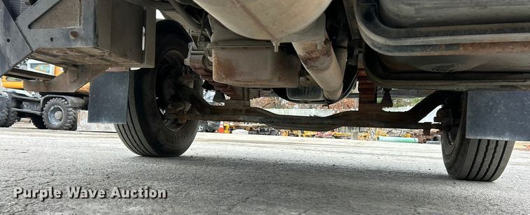 image for item ET6777 2003 Ford F650 Super Duty flatbed truck