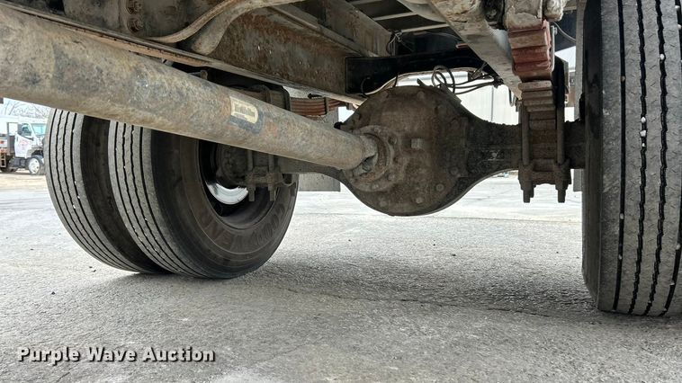 image for item ET6777 2003 Ford F650 Super Duty flatbed truck