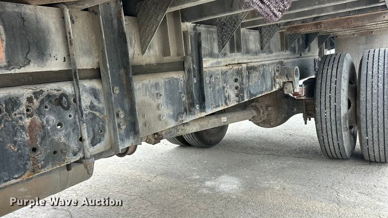 image for item ET6777 2003 Ford F650 Super Duty flatbed truck