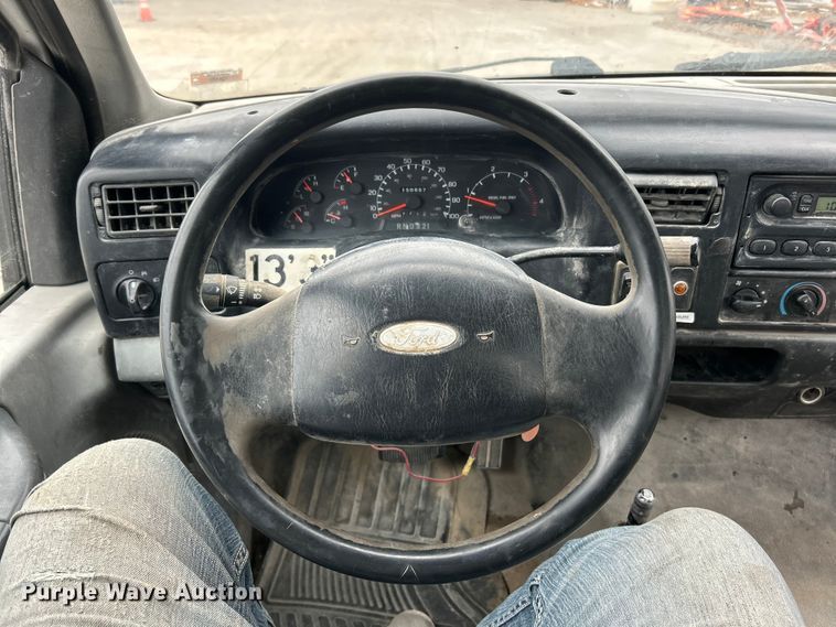 image for item ET6777 2003 Ford F650 Super Duty flatbed truck