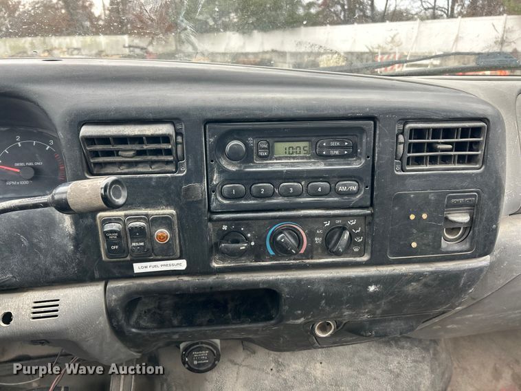 image for item ET6777 2003 Ford F650 Super Duty flatbed truck