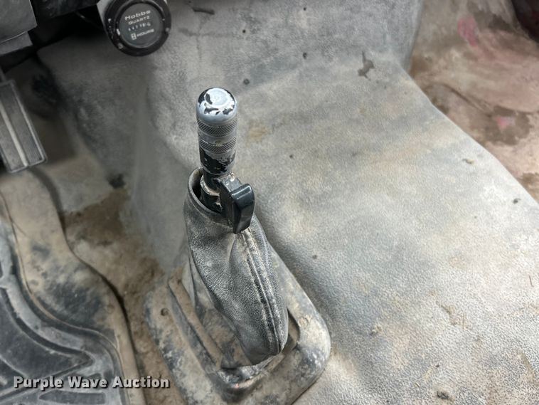 image for item ET6777 2003 Ford F650 Super Duty flatbed truck