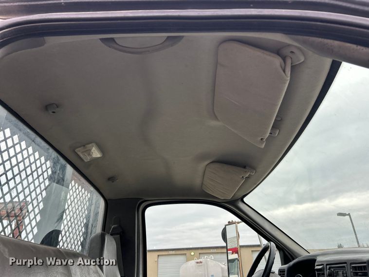 image for item ET6777 2003 Ford F650 Super Duty flatbed truck