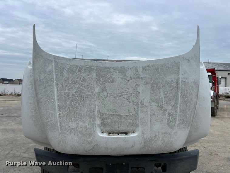 image for item ET6777 2003 Ford F650 Super Duty flatbed truck