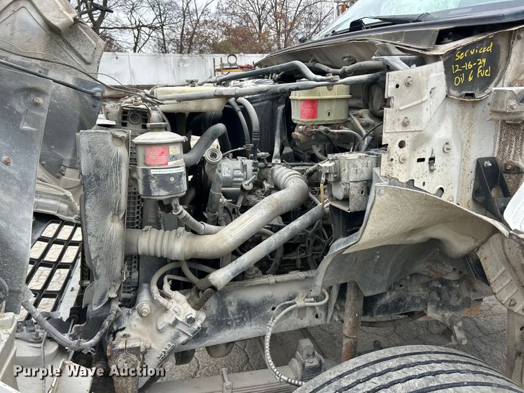 image for item ET6777 2003 Ford F650 Super Duty flatbed truck