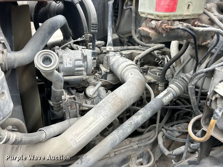 image for item ET6777 2003 Ford F650 Super Duty flatbed truck