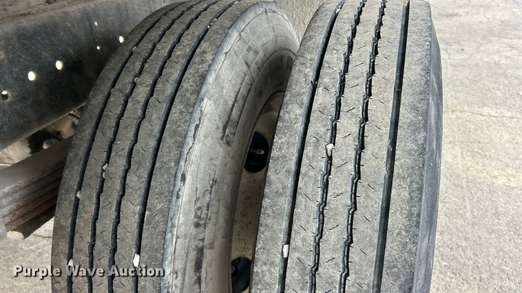 image for item ET6777 2003 Ford F650 Super Duty flatbed truck