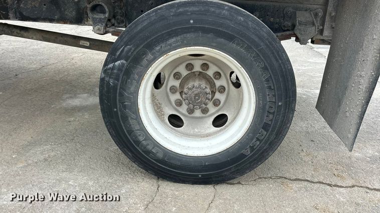 image for item ET6777 2003 Ford F650 Super Duty flatbed truck