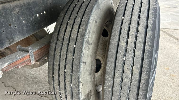 image for item ET6777 2003 Ford F650 Super Duty flatbed truck