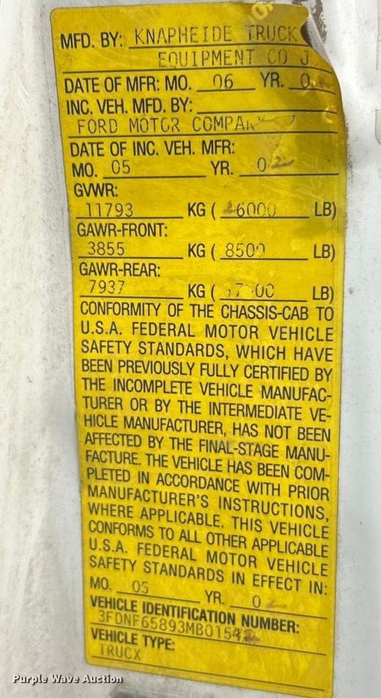 image for item ET6777 2003 Ford F650 Super Duty flatbed truck