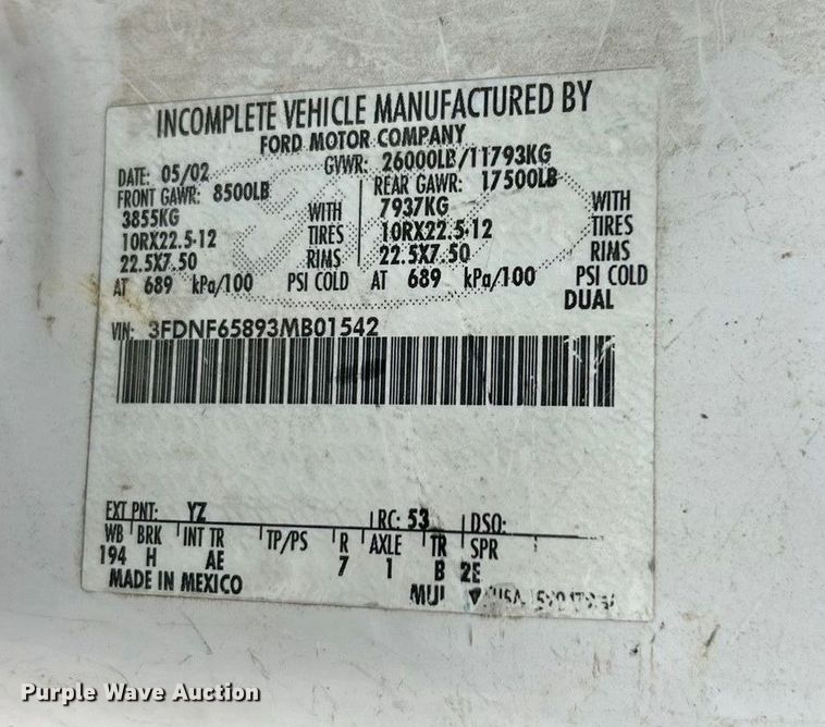 image for item ET6777 2003 Ford F650 Super Duty flatbed truck